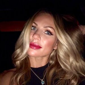 Meet your Posher, Estee